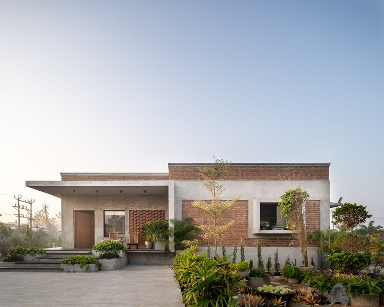 2.5 BHK 3000 Sq.ft. Farm House for Sale in Trimbak, Nashik