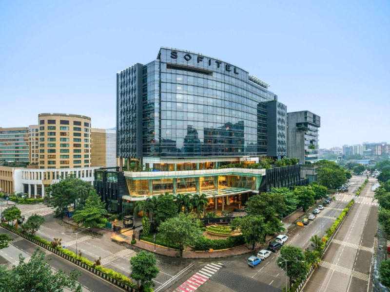  Hotels 55000 Sq.ft. for Rent in Juhu, Mumbai