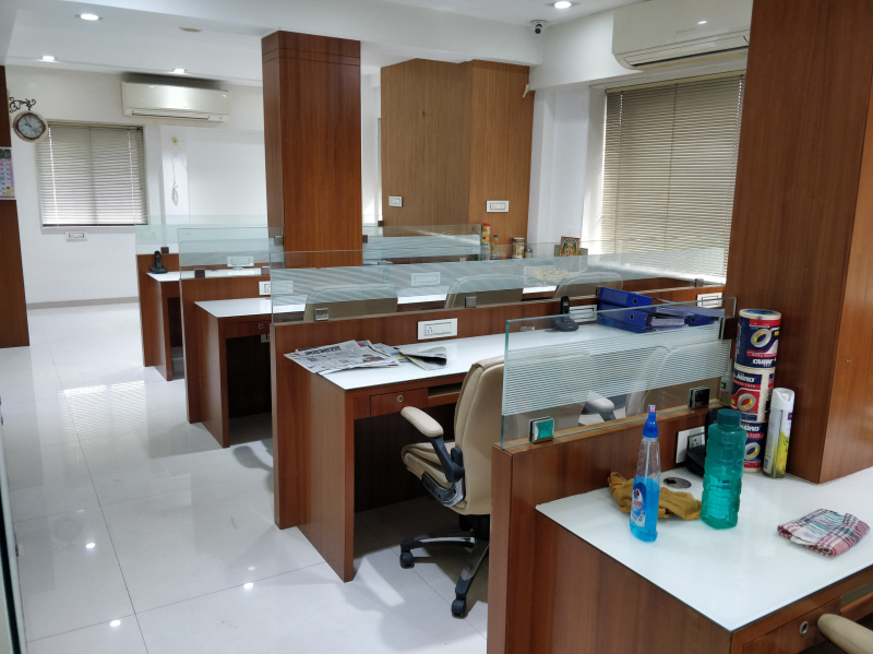  Commercial Shop 3000 Sq.ft. for Rent in Laxmi Nagar, Nagpur