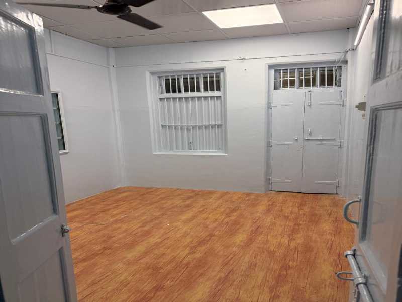  Office Space 400 Sq.ft. for Rent in Jangali Maharaj Road, Pune