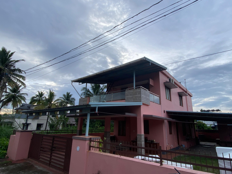 3 BHK House 1700 Sq.ft. for Sale in Mattumanda, Palakkad