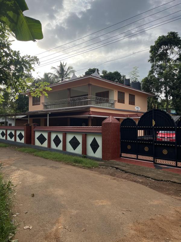 6 BHK 1600 Sq.ft. House for Sale in Kannadi, Palakkad