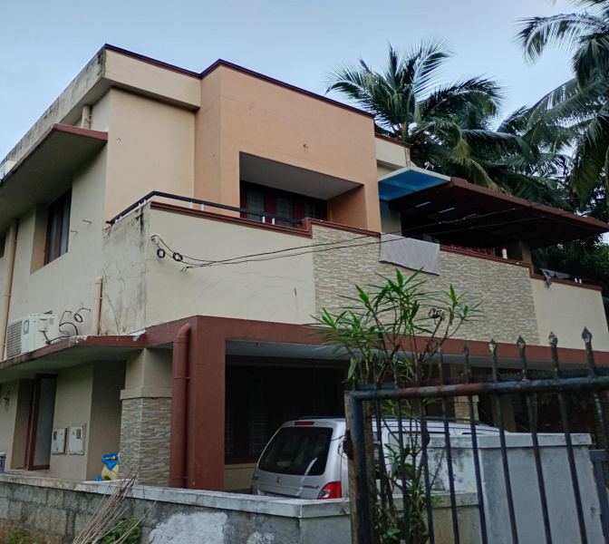 4 BHK 1400 Sq.ft. House for Sale in Kallekkad, Palakkad