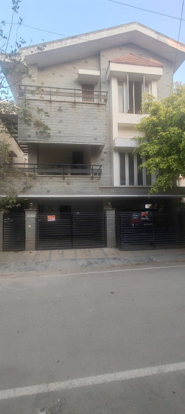 3.5 BHK 2800 Sq.ft. House for Sale in Vyalikaval, Bangalore