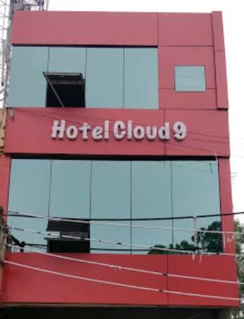  Hotels 4500 Sq.ft. for Sale in Bhabat Road, Zirakpur