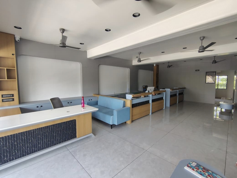  1000 Sq.ft. Commercial Shop for Sale in Zanzarda Road, Junagadh