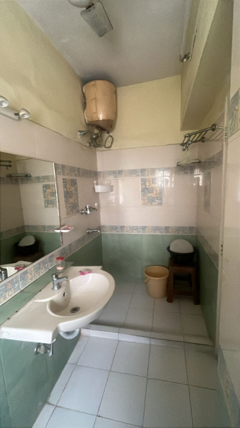 2 BHK Apartment 1275 Sq.ft. for Rent in Prince Anwar Shah Rd., Kolkata