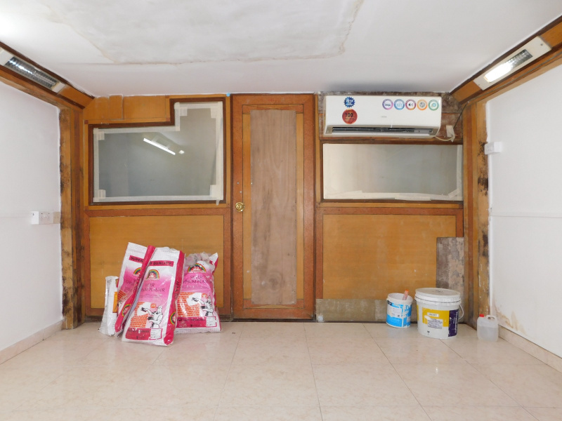  Commercial Shop 200 Sq.ft. for Rent in Grant Road, Grant Road, Mumbai