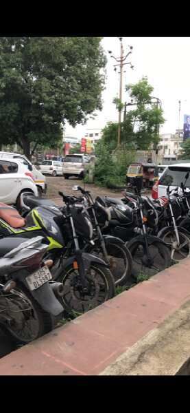  Commercial Shop 350 Sq.ft. for Rent in Adajan, Surat