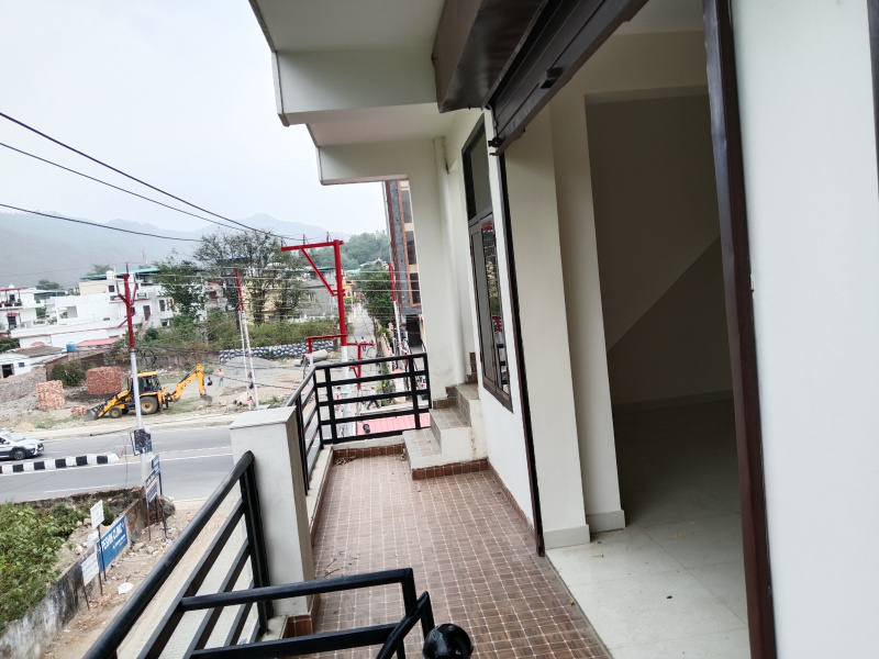  Commercial Shop 800 Sq.ft. for Sale in Sahastradhara