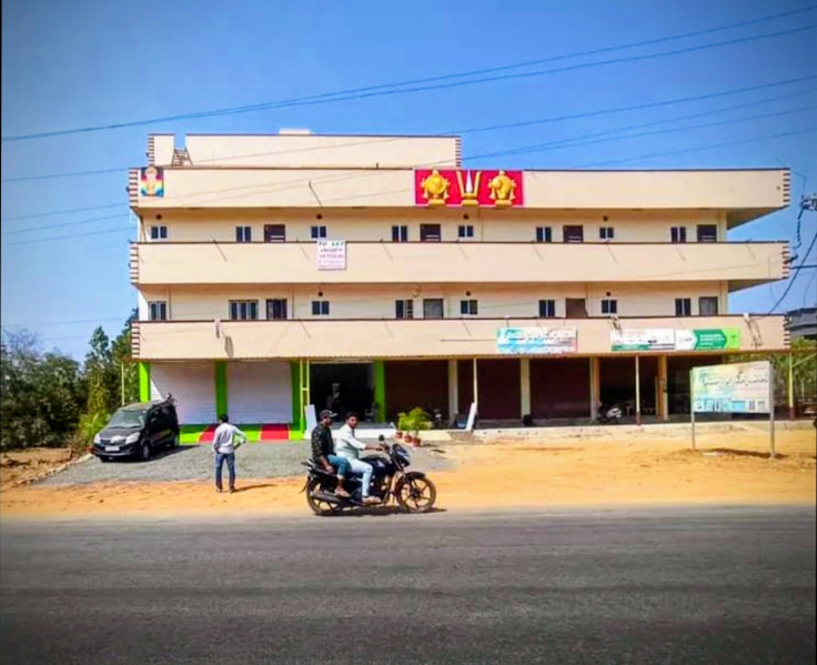  800 Sq.ft. Commercial Shop for Rent in Jangareddygudem, West Godavari