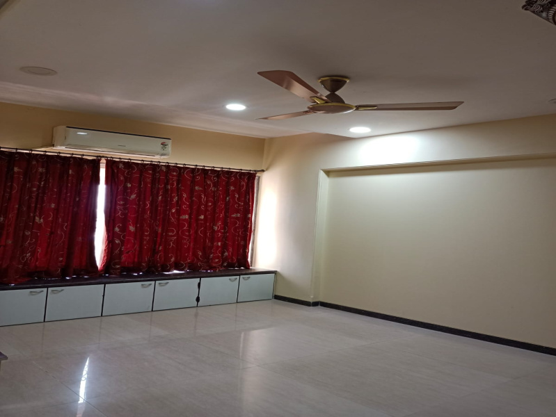 2 BHK Residential Apartment 900 Sq.ft. for Sale in Juhu, Mumbai