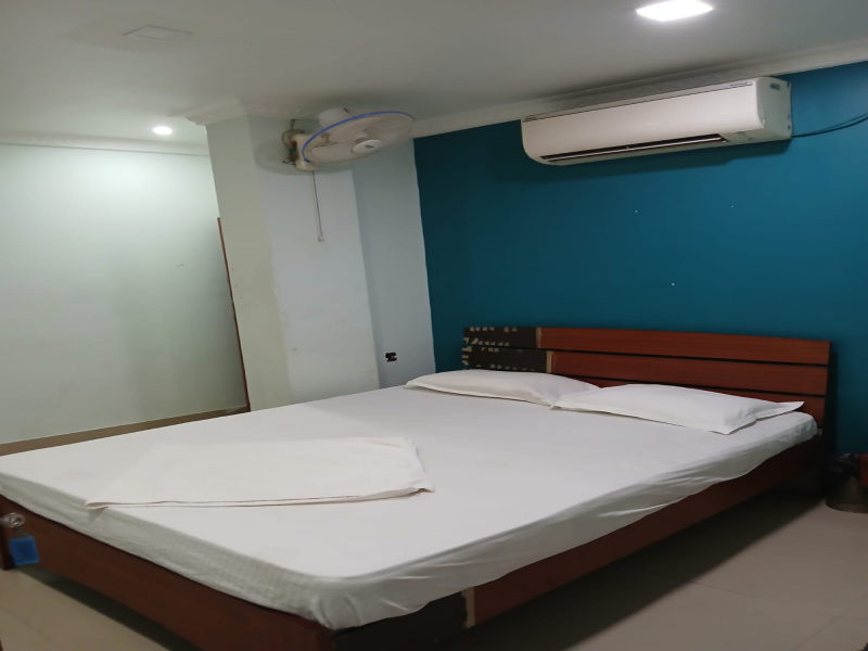  Hotels 5500 Sq.ft. for Rent in Chinar Park, Kolkata