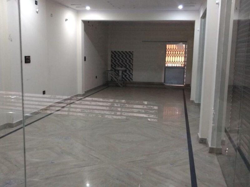  Showroom 700 Sq.ft. for Rent in Sanjay Place, Agra