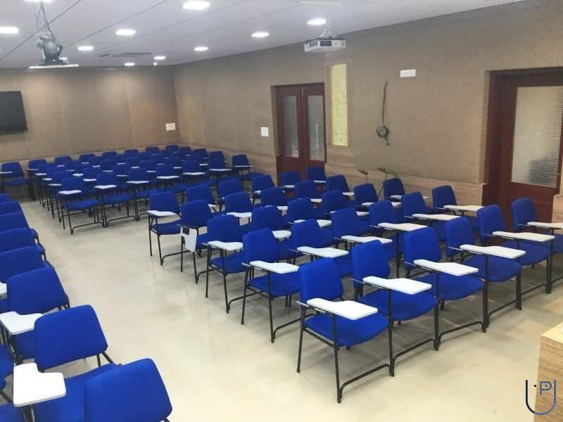  Office Space 3000 Sq.ft. for Rent in Bhagwan Talkies, Agra