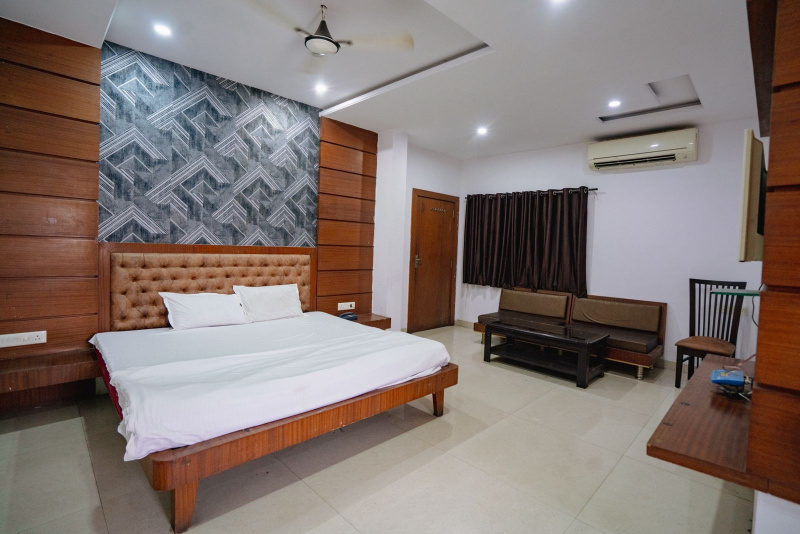  12000 Sq.ft. Hotels for Sale in Jaistambh Chowk, Raipur