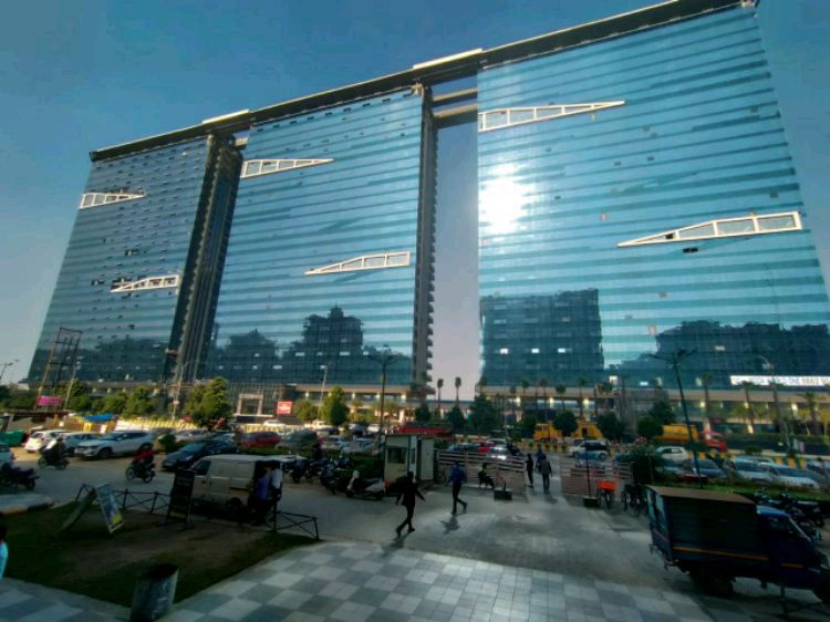  Commercial Shop 700 Sq.ft. for Sale in Sector 90 Noida