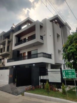 6 BHK House & Villa for Sale in Sector 50 Noida