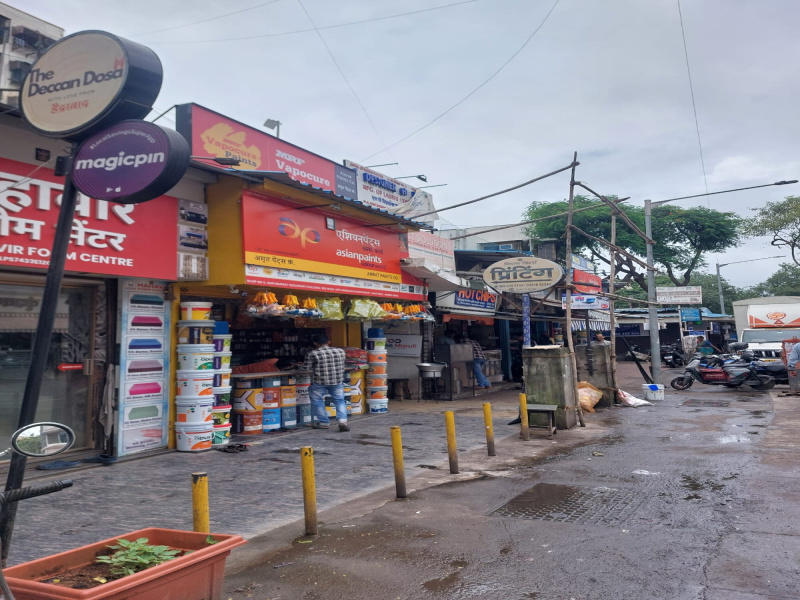  Commercial Shop 330 Sq.ft. for Rent in Khar West, Mumbai