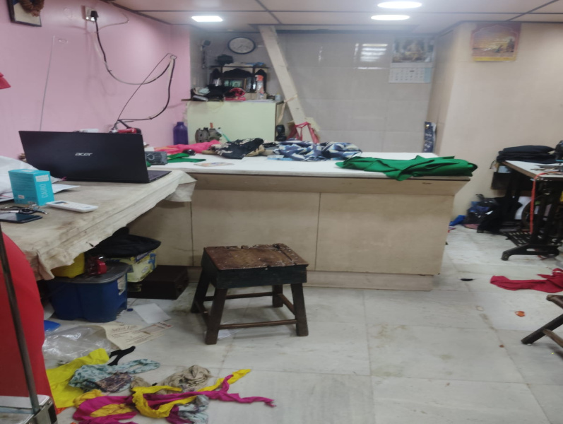 Commercial Shop 190 Sq.ft. for Rent in Khar West, Mumbai