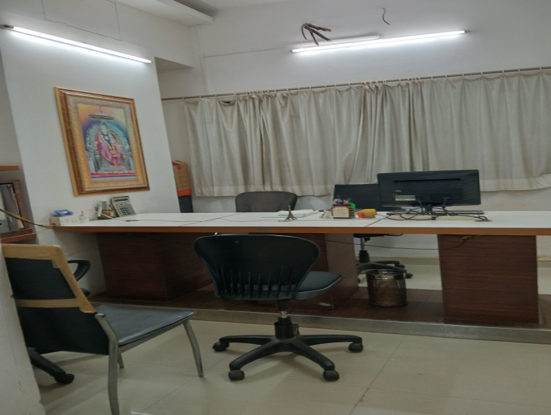  Office Space 300 Sq.ft. for Rent in Khar West, Mumbai