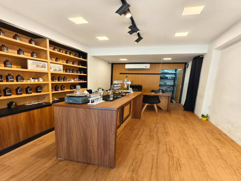  Commercial Shop 300 Sq.ft. for Rent in Bandra West, Mumbai