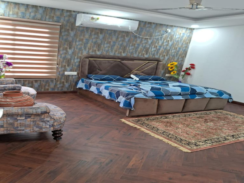 4 BHK Farm House 1008 Sq. Yards for Sale in Sector 135 Noida