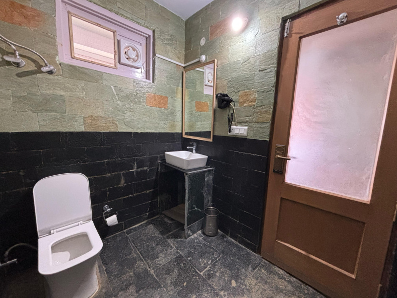  5000 Sq.ft. Guest House for Rent in Kufri, Shimla