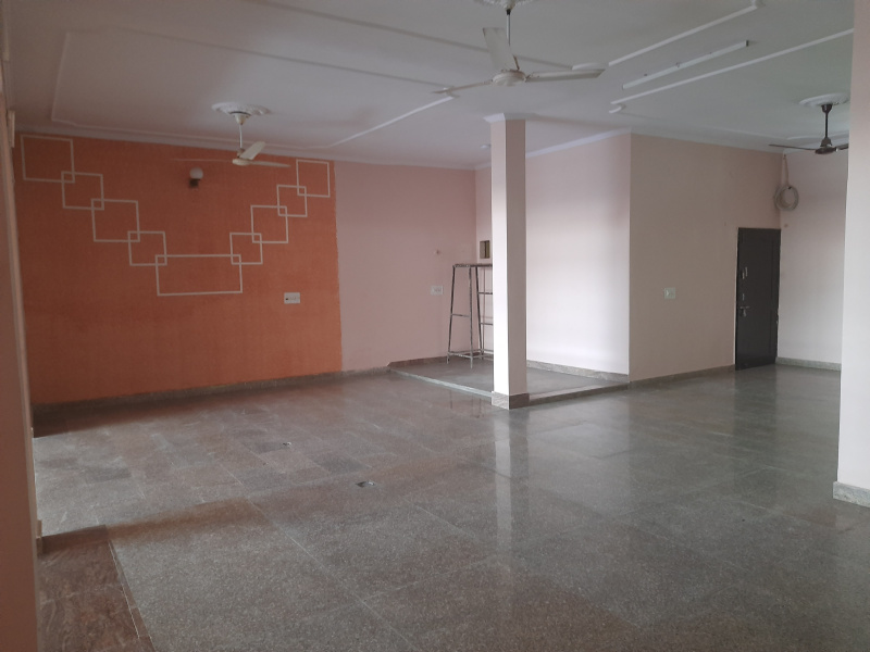  Showroom 2700 Sq.ft. for Sale in Bichla Bazar, Bhiwani