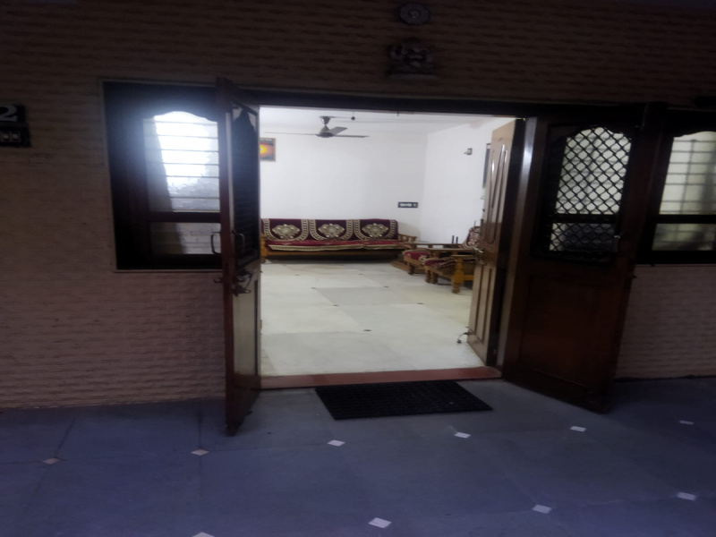 2 BHK Apartment 1800 Sq.ft. for Rent in Jodhpur Road, Ahmedabad