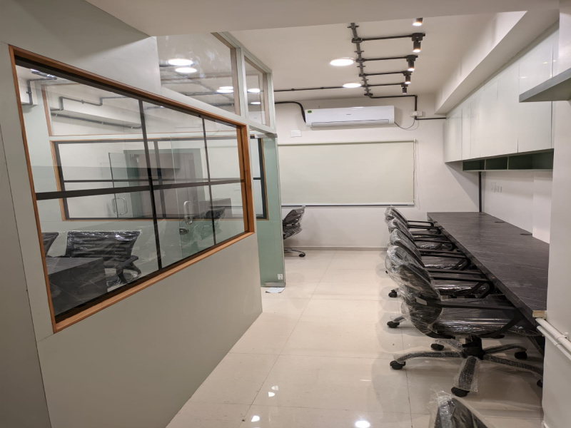  Office Space 600 Sq.ft. for Rent in Old Padra Road, Vadodara