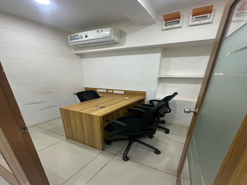  1000 Sq.ft. Office Space for Rent in Alkapuri, Vadodara
