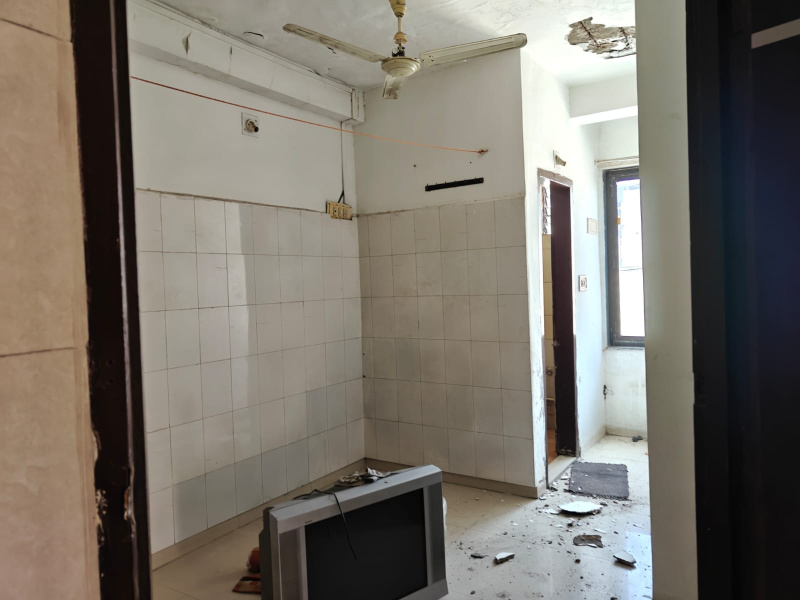  3300 Sq.ft. Office Space for Sale in Hari Nagar, Vadodara