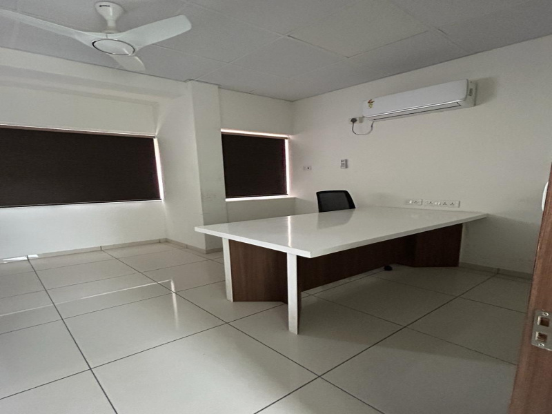  1200 Sq.ft. Office Space for Rent in Alkapuri, Vadodara