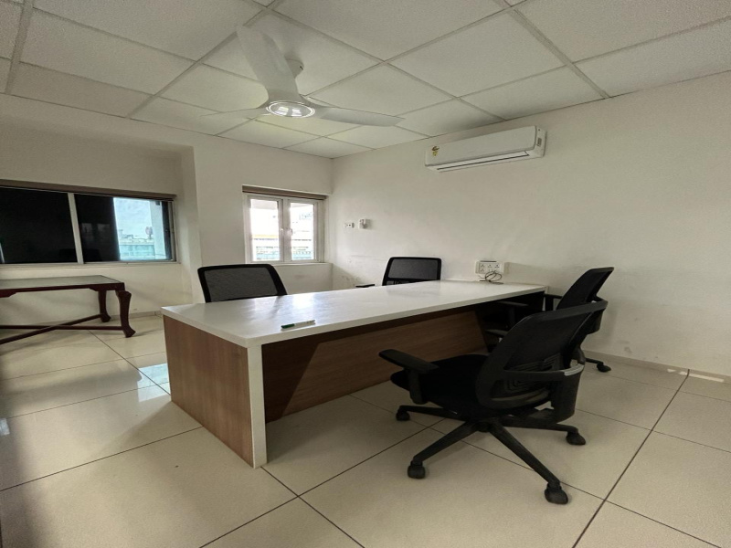  1200 Sq.ft. Office Space for Rent in Alkapuri, Vadodara