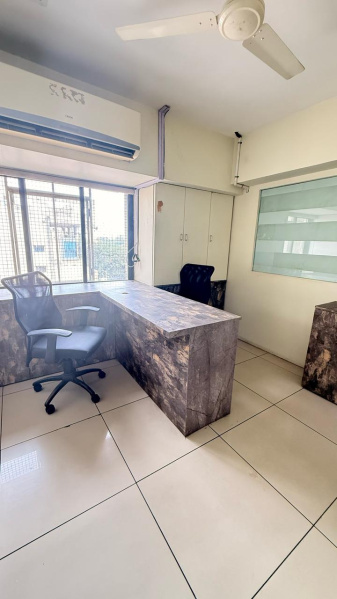  1200 Sq.ft. Office Space for Rent in Fatehgunj, Vadodara