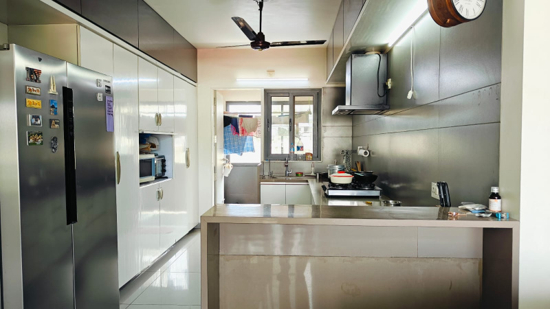 3 BHK 1600 Sq.ft. Apartment for Rent in Vasna Road, Vadodara