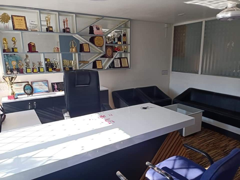  1450 Sq.ft. Office Space for Sale in Manjalpur, Vadodara