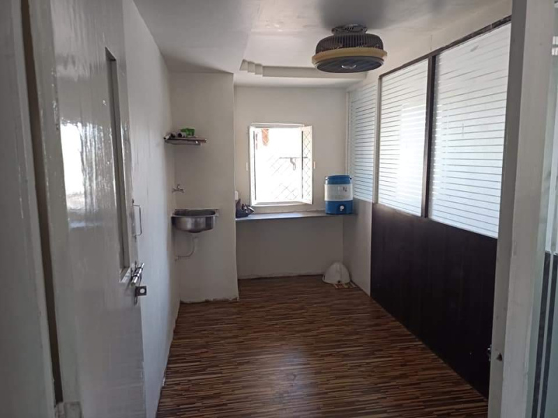  1450 Sq.ft. Office Space for Sale in Manjalpur, Vadodara