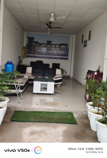  595 Sq.ft. Commercial Shop for Sale in Yamuna Expressway, Greater Noida