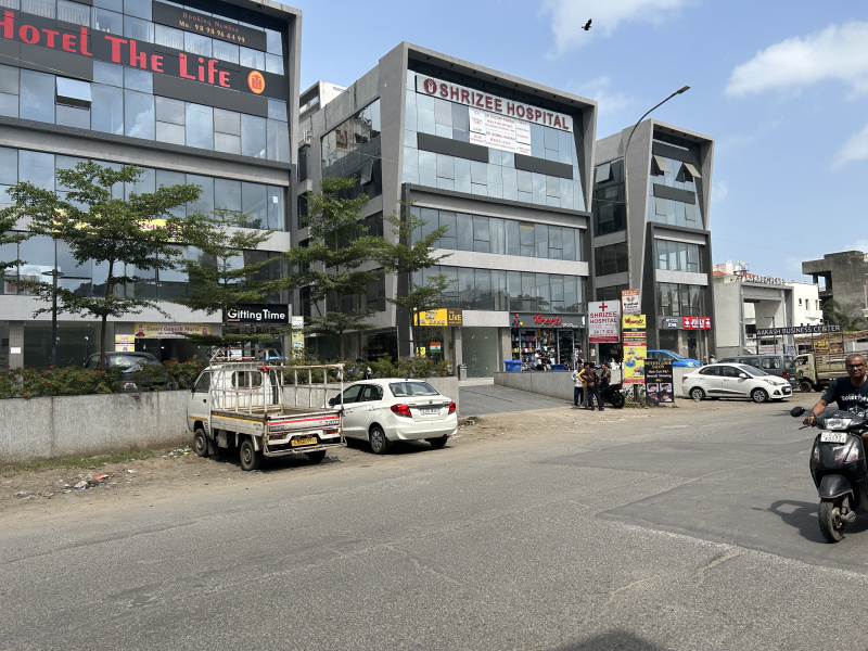  Office Space 1100 Sq.ft. for Rent in Piplod, Surat