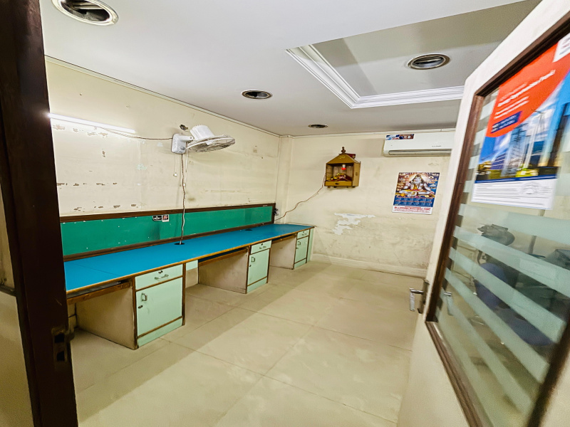  Office Space 800 Sq.ft. for Rent in Mall Road, Kanpur