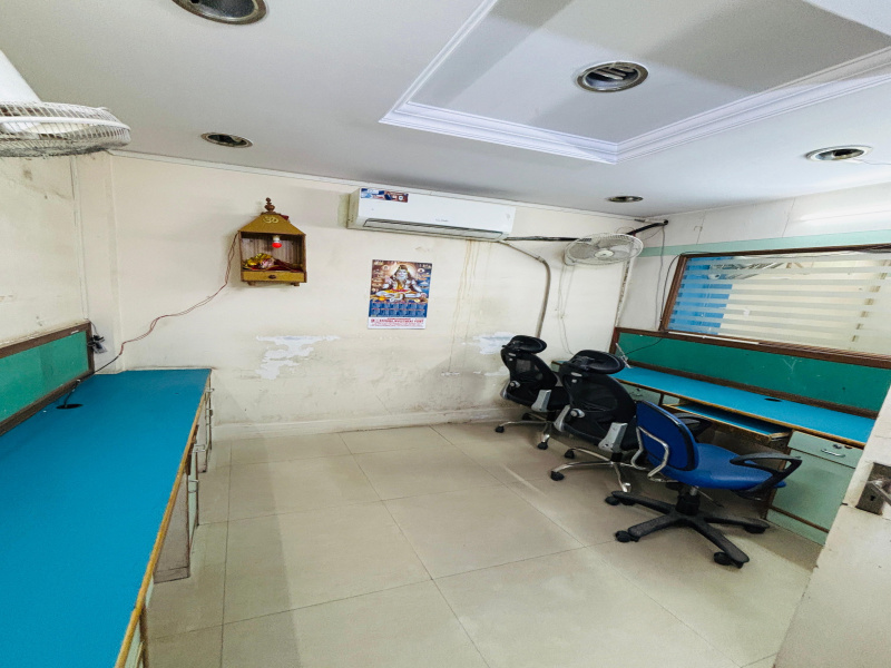  Office Space 800 Sq.ft. for Rent in Mall Road, Kanpur
