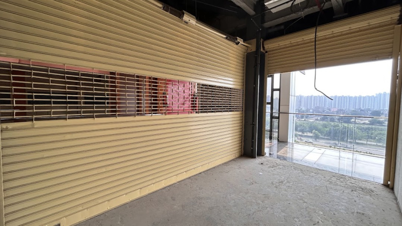  Commercial Shop 305 Sq.ft. for Rent in Sector 16B Greater Noida West