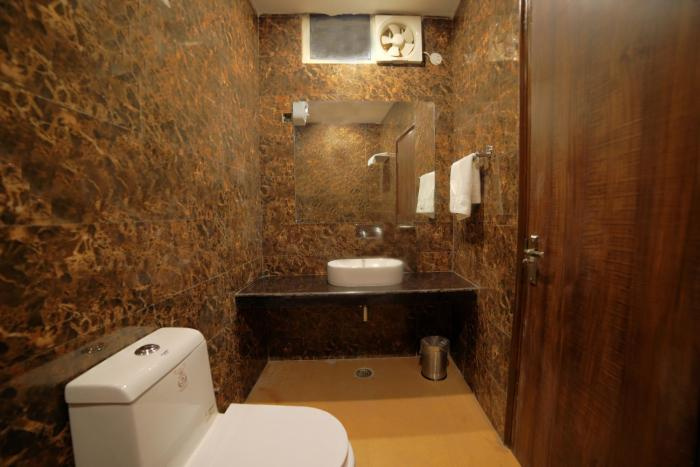  2700 Sq.ft. Hotels for Rent in Mahipalpur Extension, Delhi