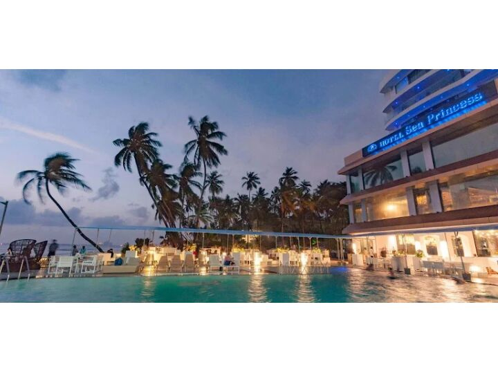  Hotels 86000 Sq.ft. for Sale in Juhu, Mumbai