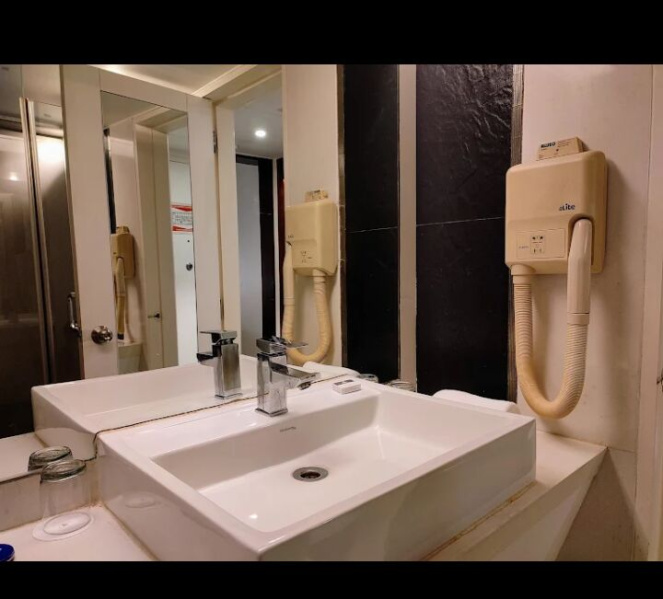  Hotels 87000 Sq.ft. for Sale in Juhu, Mumbai