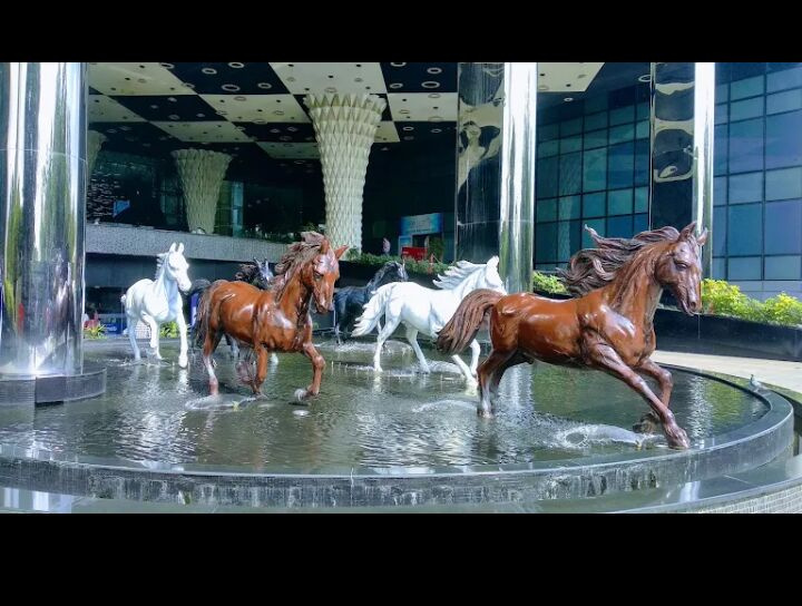  Hotels 400000 Sq.ft. for Sale in Vile Parle, Mumbai