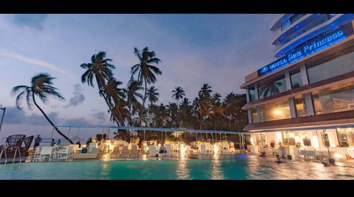 Hotels 87000 Sq.ft. for Sale in Juhu, Mumbai