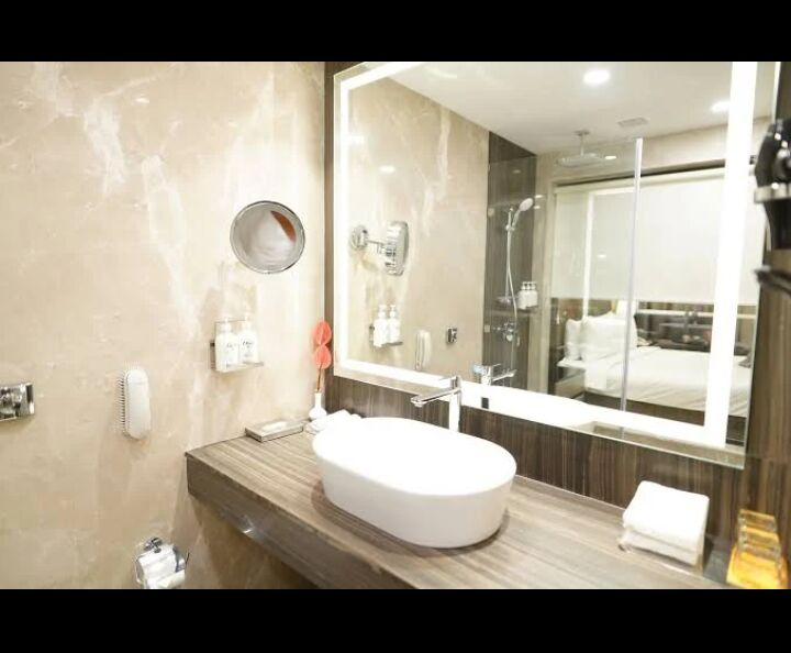  Hotels 95000 Sq.ft. for Sale in Block B New Friends Colony, Delhi